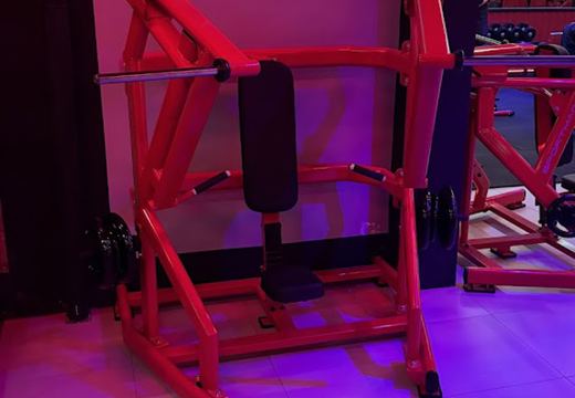 Aparelhos de musculação da StartFit Academia.