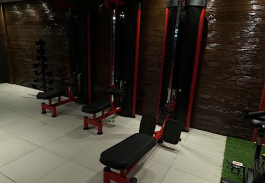 Aparelhos de musculação da StartFit Academia.
