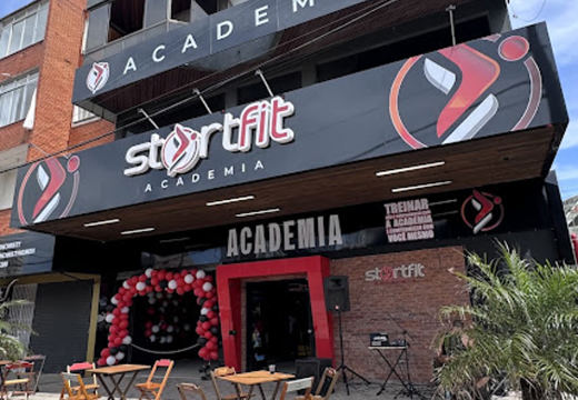 Fachada e entrada da StartFit, na Rua Jorge Enéas Sperb, 129.