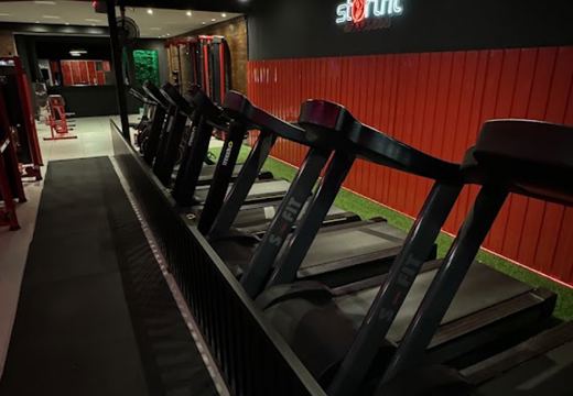 Setor de esteiras para exercícios cardiovasculares.