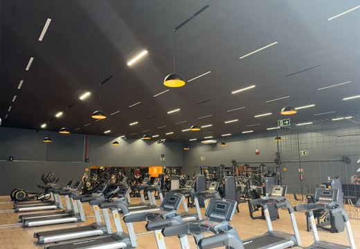 Ambientes e equipamentos da 26fit Tramandaí.