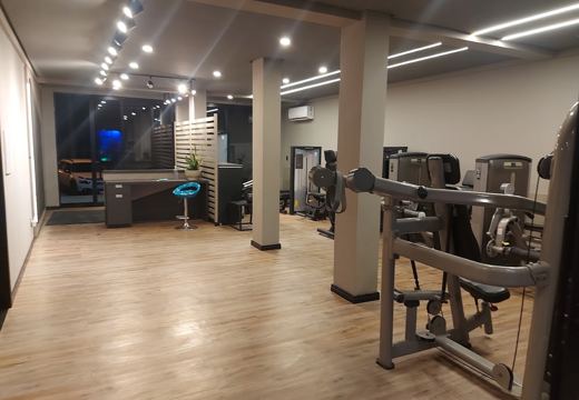 Estrutura, fachada e equipamentos da VF Training.