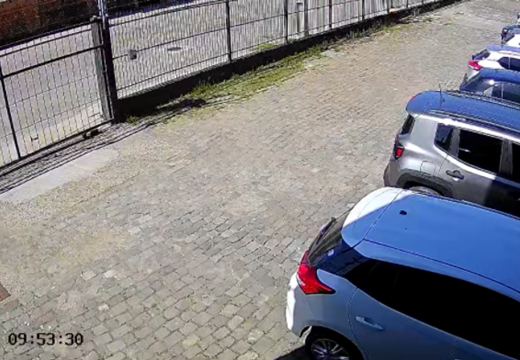 Grátis, com câmera de segurança, para até 25 veículos
