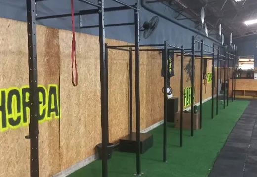 Box, equipamentos e entrada do CT Horda.