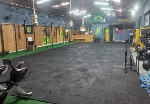 Box, equipamentos e entrada do CT Horda.